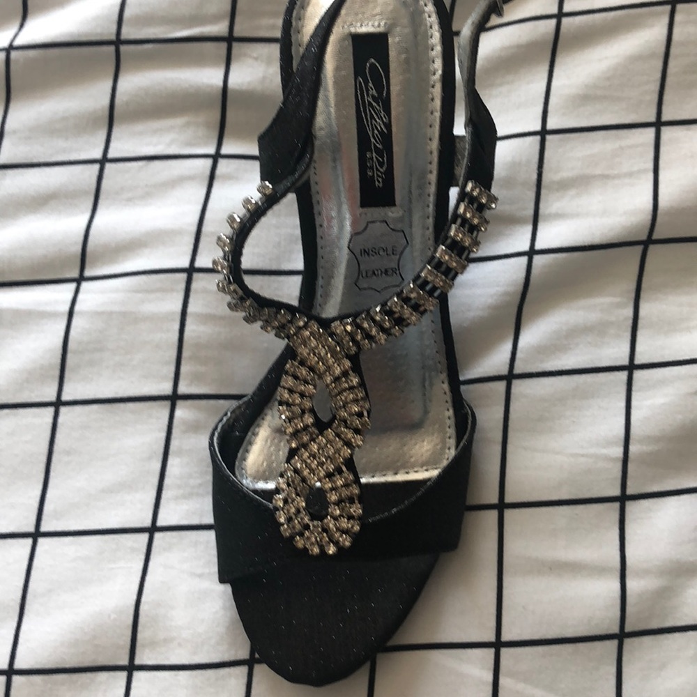HEELS! - Picture 2 of 3